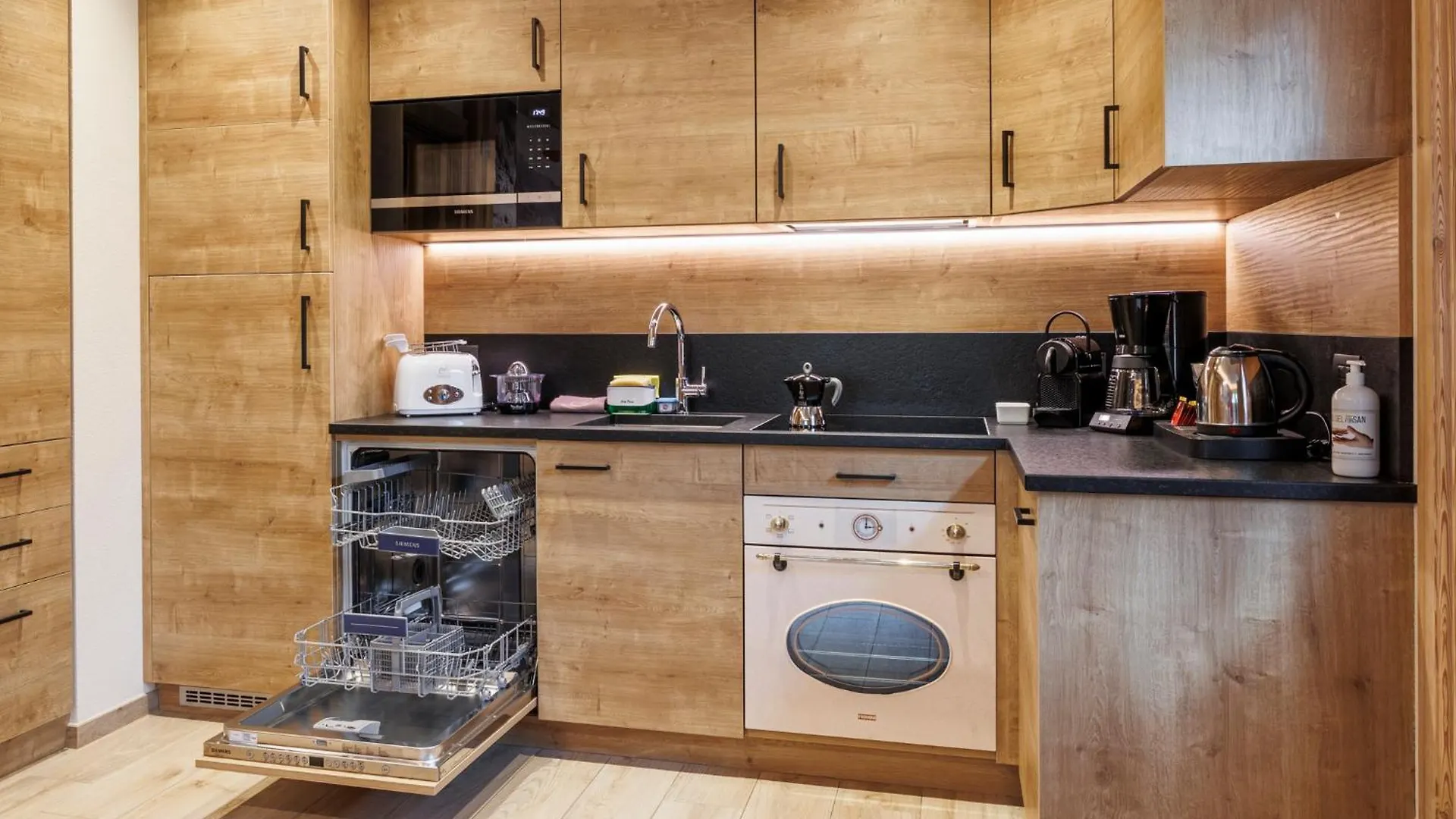 Ag Apartments Livigno Centro 0*,